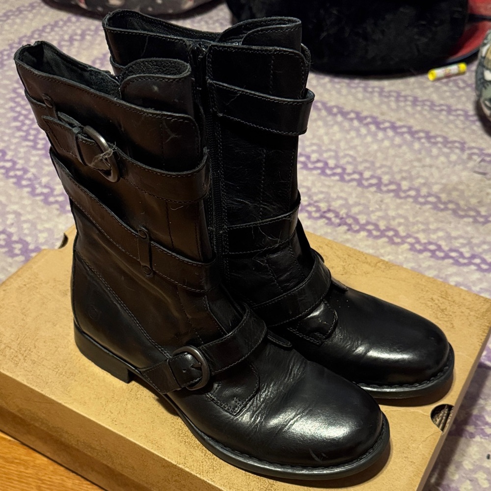 Born Womens Black Leather Combat Boots never worn size 9.5